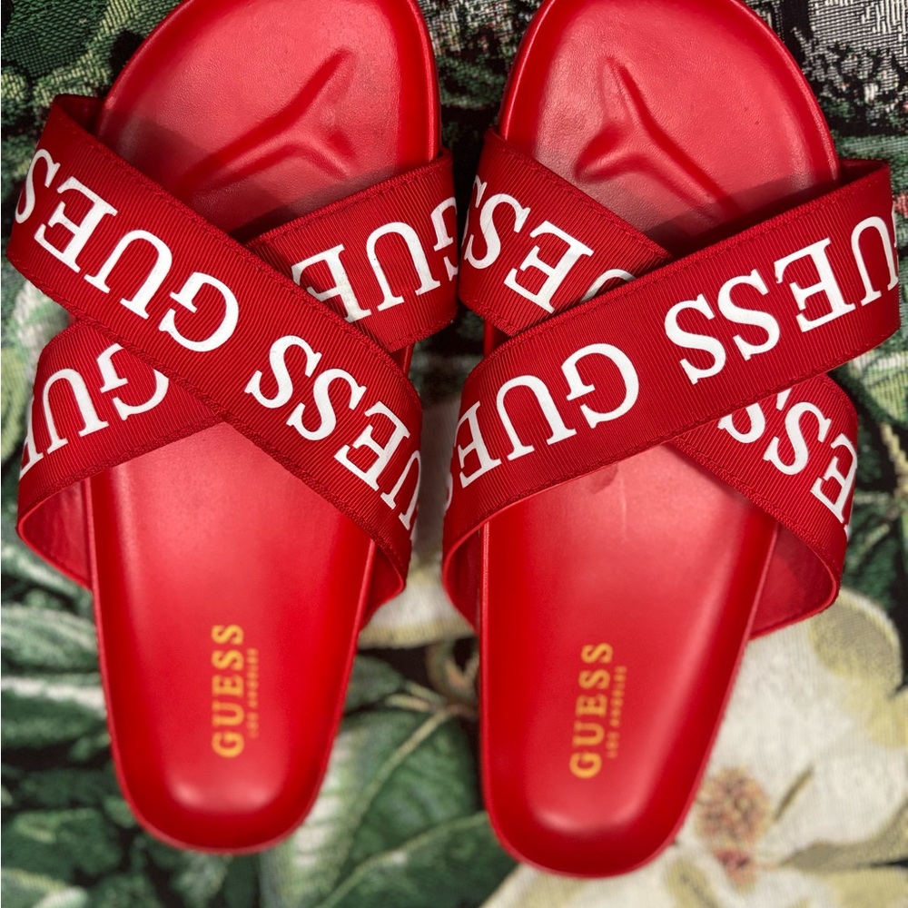 GUESS - SLIPPERS- size 6